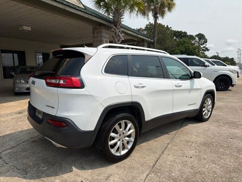 Used 2017 Jeep Cherokee Limited FWD image 4