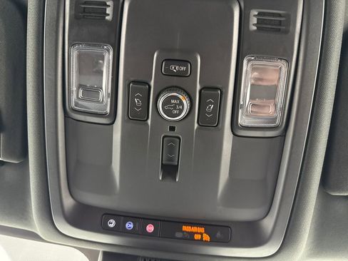 Used 2025 GMC Yukon Denali image 37