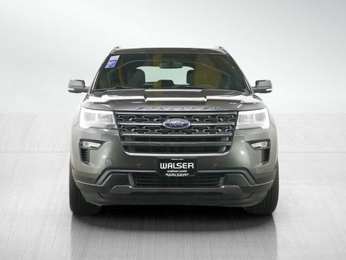 Used 2018 Ford Explorer XLT w/ Equipment Group 202A AWD/4WD image 8