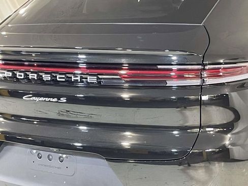 Certified 2026 Porsche Cayenne S AWD/4WD image 12