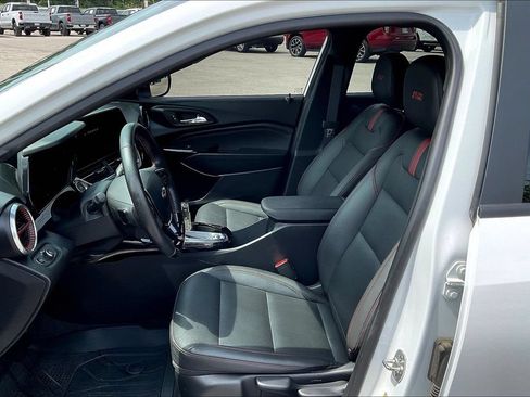 Used 2025 Chevrolet Trax RS w/ Driver Confidence Package FWD image 22