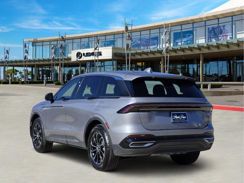 Used 2024 Lincoln Nautilus Premier image 4