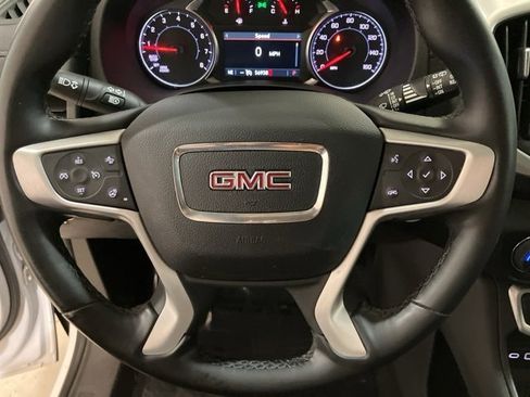 Used 2024 GMC Terrain SLT image 13