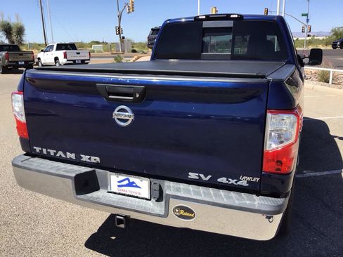 Used 2017 Nissan Titan SV AWD/4WD image 11
