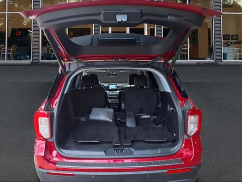 Used 2023 Ford Explorer XLT w/ Equipment Group 202A image 10