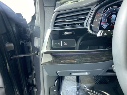 Certified 2025 Audi Q8 Premium Plus w/ Premium Plus Package image 14