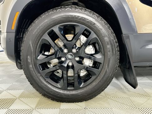 Used 2020 Land Rover Defender 110 HSE AWD/4WD image 9