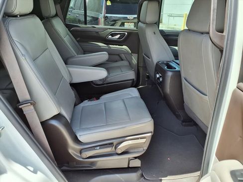 Used 2022 GMC Yukon SLT w/ SLT Luxury Package AWD/4WD image 10