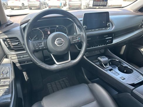 Used 2021 Nissan Rogue SV w/ Premium Package image 23