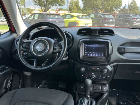 Used 2018 Jeep Renegade Altitude AWD/4WD image 23