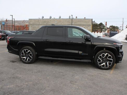 New 2024 Chevrolet Silverado EV RST image 38