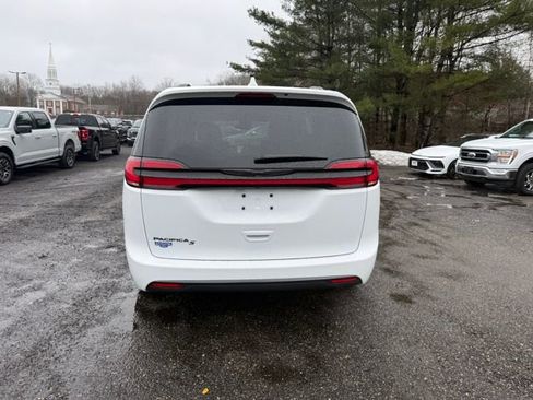 Used 2022 Chrysler Pacifica Touring-L w/ S Appearance Package image 30