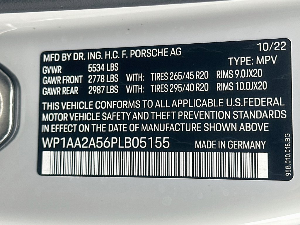Used 2023 Porsche Macan AWD/4WD image 34