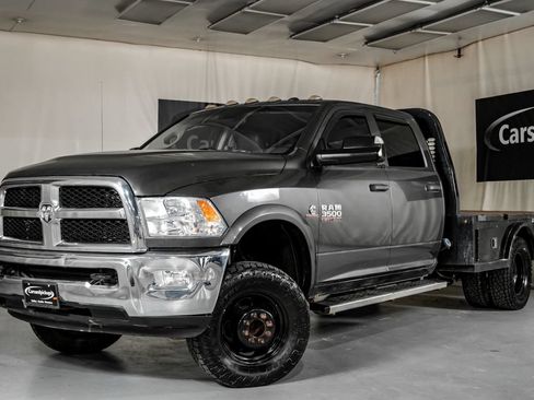 Used 2018 RAM 3500 Tradesman w/ Chrome Appearance Group AWD/4WD image 4