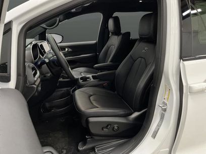 New 2026 Chrysler Pacifica Select