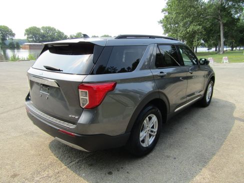 Used 2024 Ford Explorer XLT w/ Equipment Group 202A AWD/4WD image 4