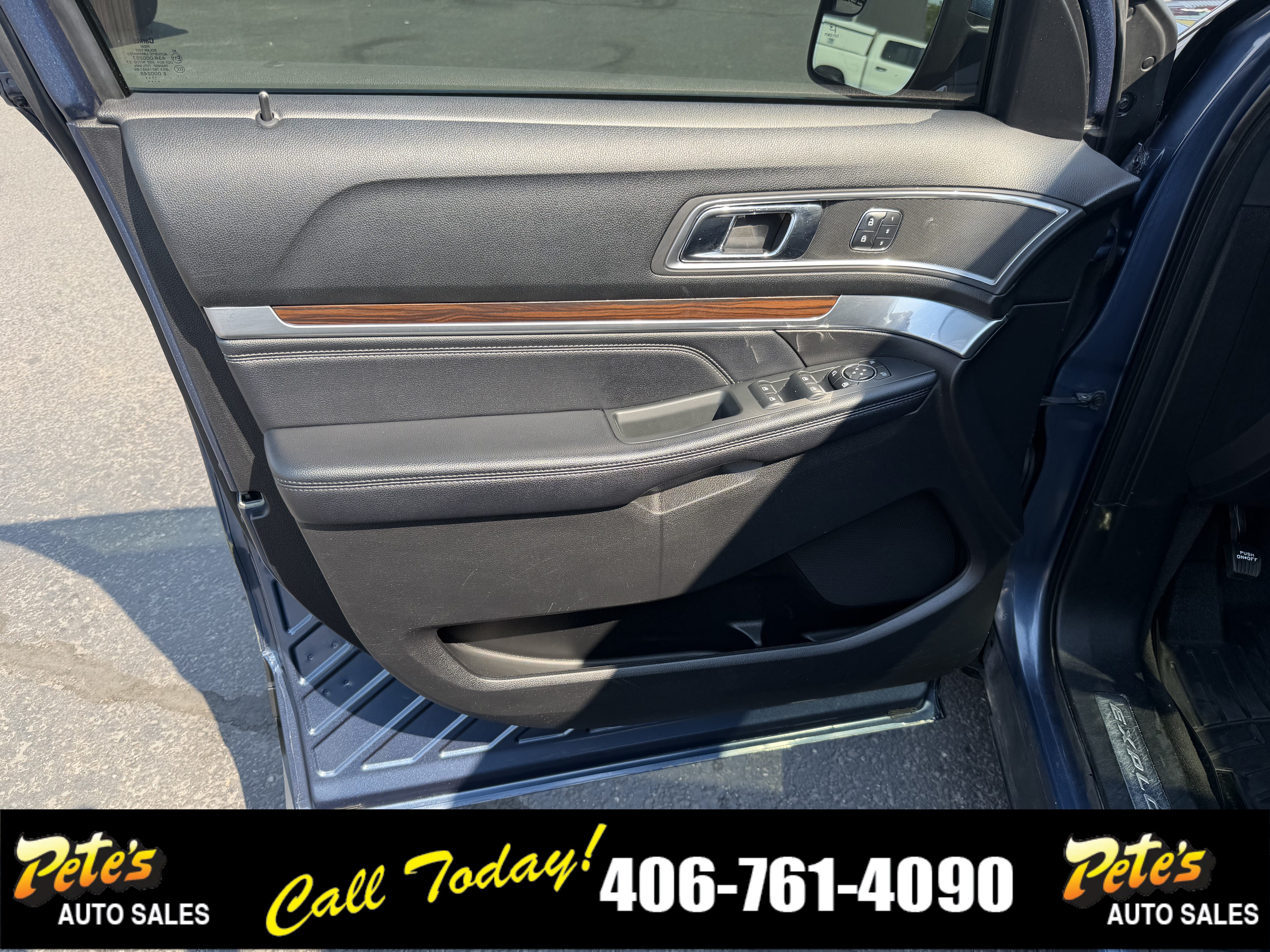 Used 2018 Ford Explorer Limited AWD/4WD image 32
