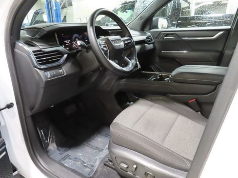 Used 2025 GMC Acadia Elevation image 29