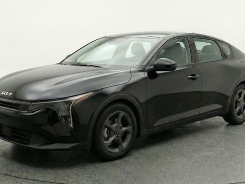 Used 2025 Kia K4 LXS image 3