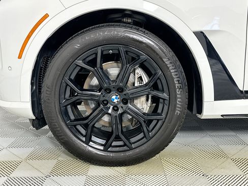 Used 2024 BMW X7 xDrive40i image 9