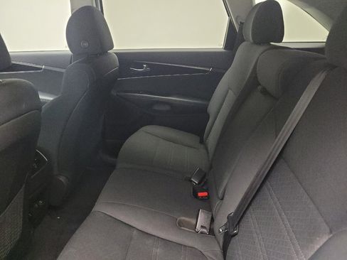 Used 2020 Kia Sorento FWD V6 image 18