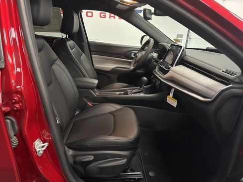 New 2025 Jeep Compass Latitude image 35