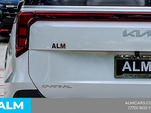 Used 2025 Kia Carnival FWD image 14
