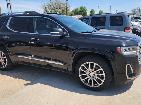 Used 2023 GMC Acadia Denali w/ Denali Technology Package AWD/4WD image 3