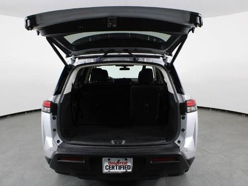 Certified 2025 Nissan Pathfinder SV FWD image 17