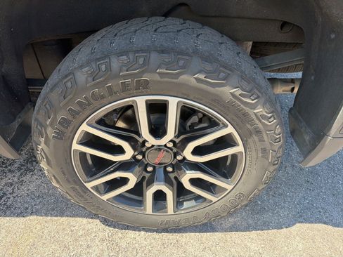 Used 2024 GMC Sierra 1500 AT4 w/ Technology Package image 12