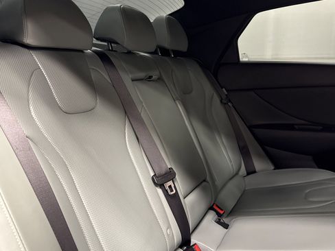 Used 2024 Hyundai Elantra Limited image 31