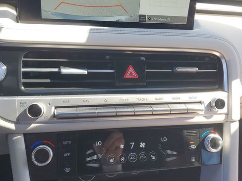 Used 2025 Genesis G70 2.5T image 28