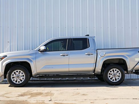 Used 2024 Toyota Tacoma SR5 image 8