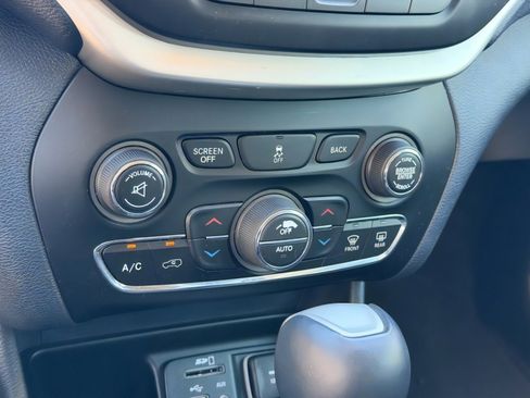 Used 2014 Jeep Cherokee Limited w/ Luxury Group image 27