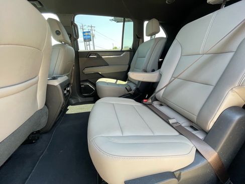 Used 2026 GMC Acadia Elevation w/ Elevation Premium Package FWD image 6