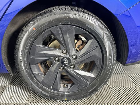 Used 2023 Hyundai Elantra SEL image 32