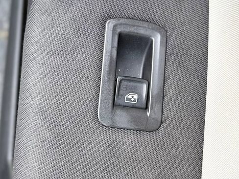 Used 2020 Volkswagen Tiguan S image 34