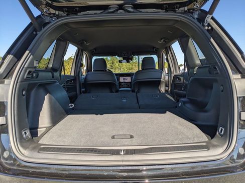 New 2025 Jeep Grand Cherokee Limited w/ Black Appearance Package image 43