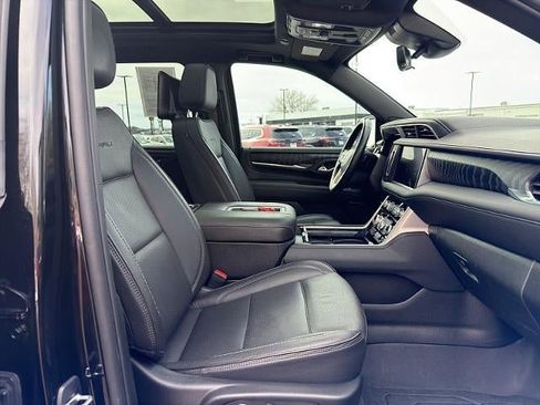 Used 2024 GMC Yukon XL Denali w/ Advanced Technology Package image 17