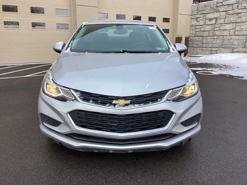 Used 2016 Chevrolet Cruze LT image 2