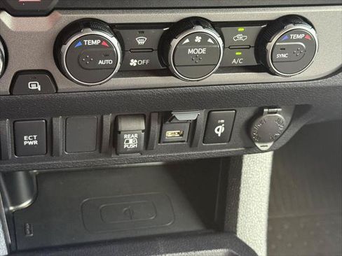 Certified 2023 Toyota Tacoma TRD Off-Road AWD/4WD image 25