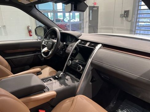 Used 2024 Land Rover Discovery Dynamic SE AWD/4WD image 54