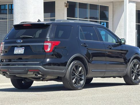 Used 2018 Ford Explorer XLT w/ Equipment Group 202A FWD image 4