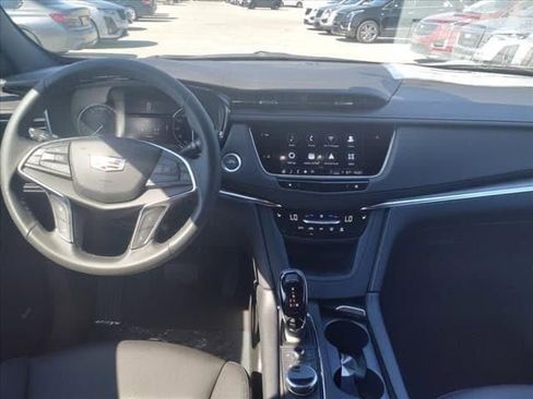 New 2025 Cadillac XT5 Luxury image 18