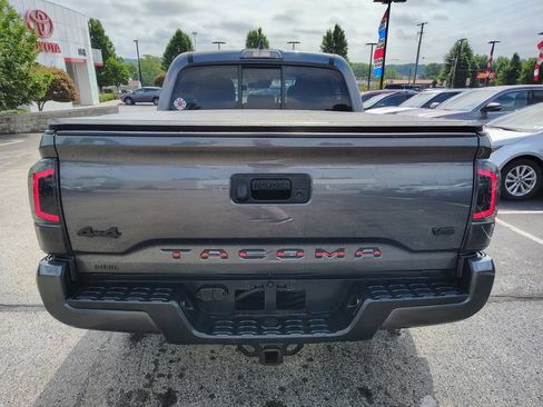 Used 2022 Toyota Tacoma SR AWD/4WD image 5
