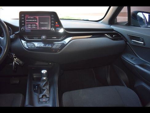 Used 2019 Toyota C-HR LE FWD image 30