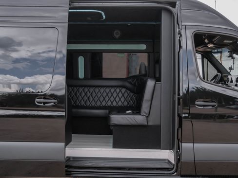 Used 2024 Mercedes-Benz Sprinter 3500 image 40