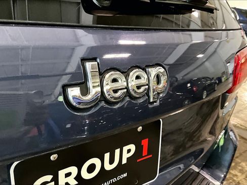 Used 2021 Jeep Grand Cherokee Overland AWD/4WD image 30