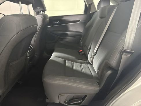 Used 2020 Kia Sorento S image 21