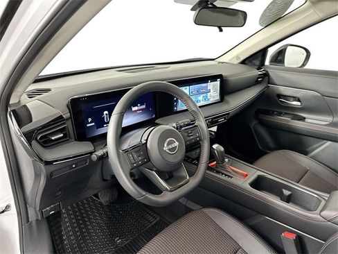 Used 2025 Nissan Kicks SR image 17